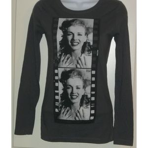 Hollywood Legends Marilyn Monroe long sleeved EUC